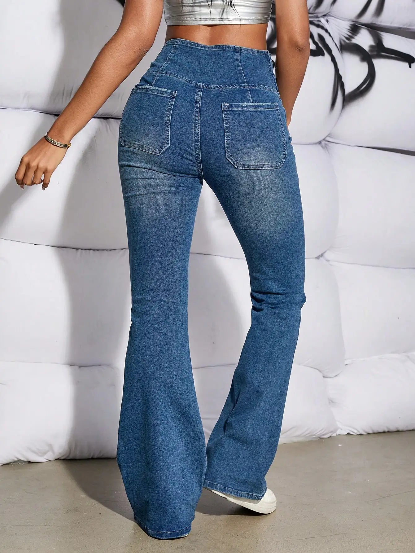 pantsparadises Women Fashion Chic Flare Leg Jeans Rave Festival V Asymmetric Waist Patched Pocket Slim Denim Pants Mujer